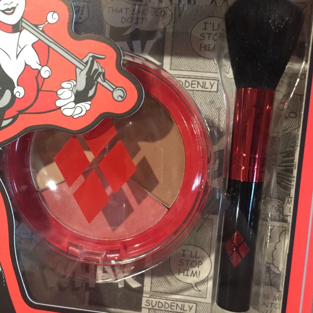NEW Harley Quinn Highlighter Bronze Blush Set - Picture 2 of 4